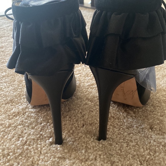 Black high heels. Worn 1 time. Excellent condition. Well made from Italy. - Picture 3 of 6